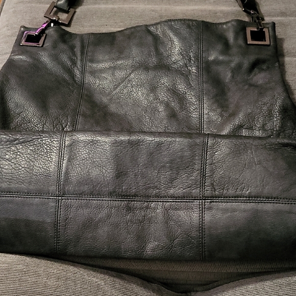 HELEN WELSH LIKE NEW Elegant Black Leather Shoulder Bag - Picture 2 of 14